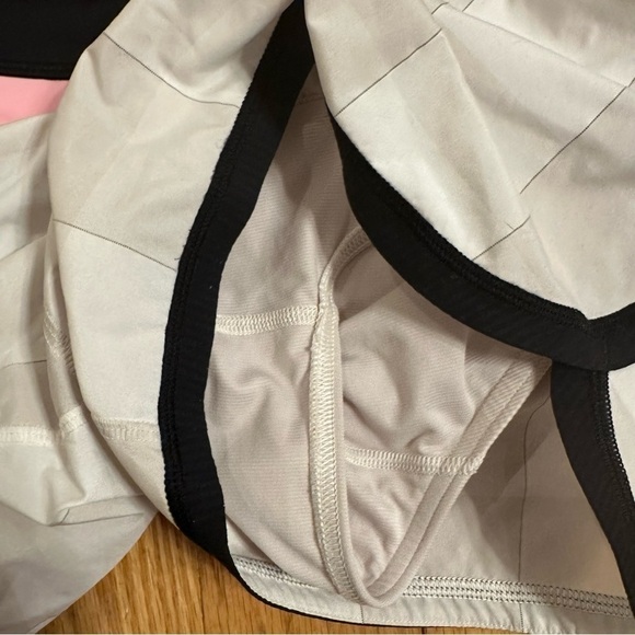 Lululemon Groovy Run Short Dune Gros Gingham Plaid Bleached Coral/Black Size 4 - Picture 5 of 10